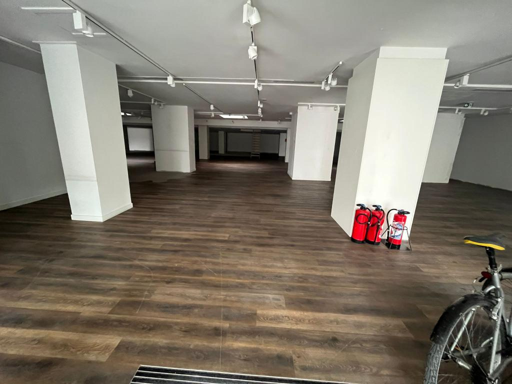 A louer Local commercial  1055m² Marseille 08